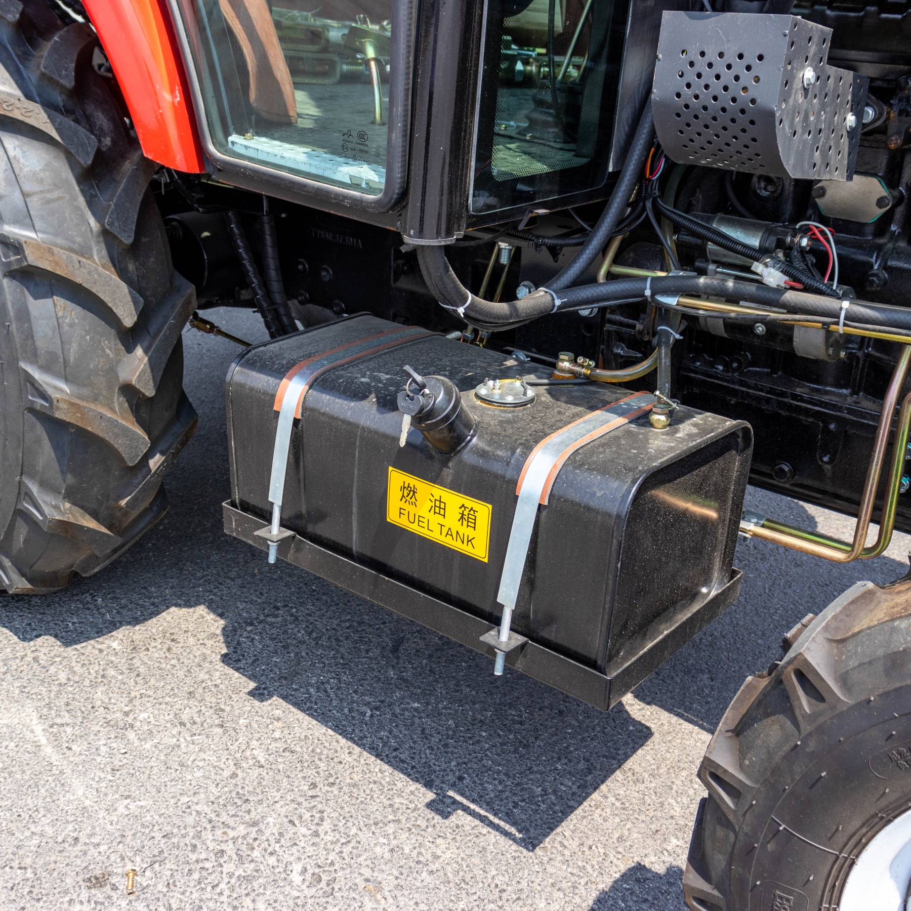 50HP Cab Agricultural Wheel Tractor fuel tank -hightop