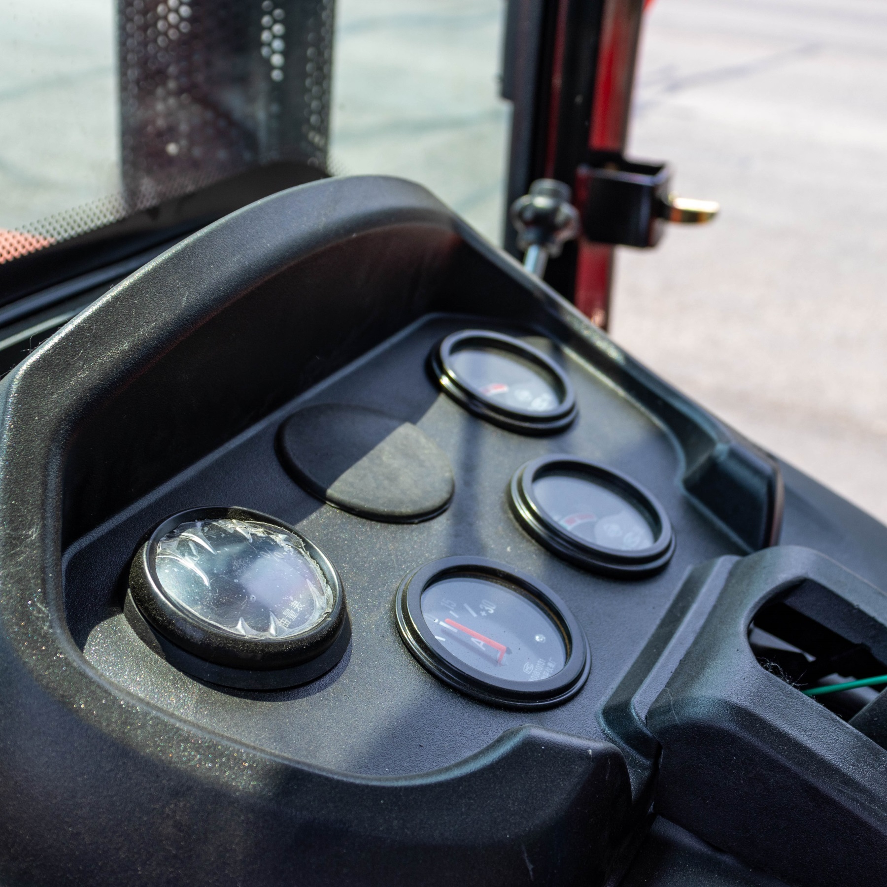 50HP Cab Agricultural Wheel Tractor dashboard-hightop