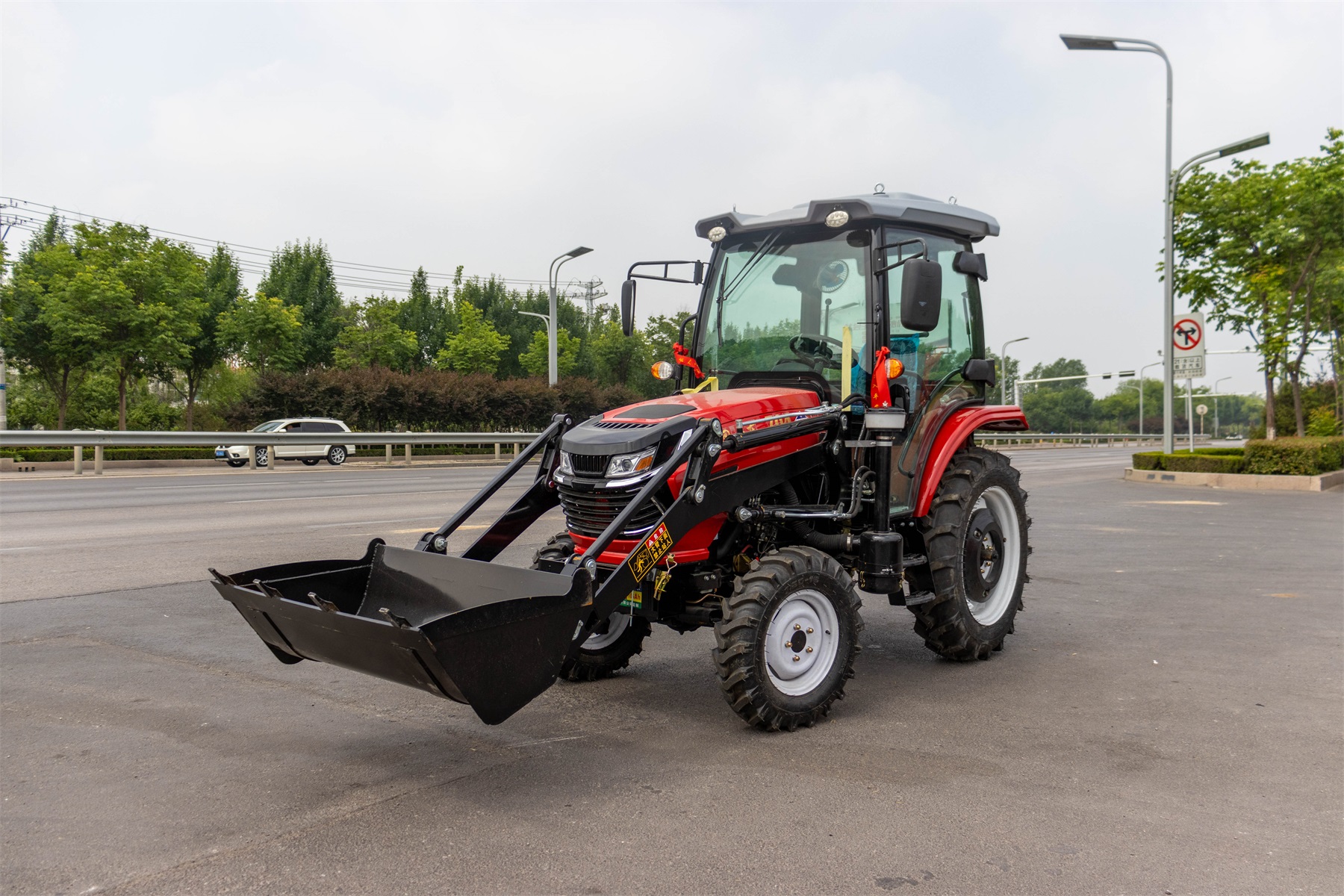 Medium sized farm heavy-duty 70HP four-wheel drive cab agricultural wheeled tractor as a whole-hightop