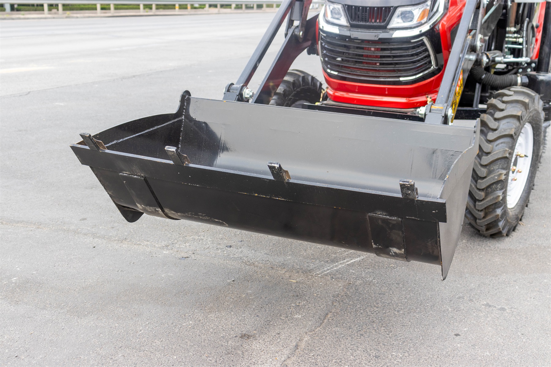 Medium sized farm heavy-duty 70HP four-wheel drive cab agricultural wheeled tractor bucket-hightop